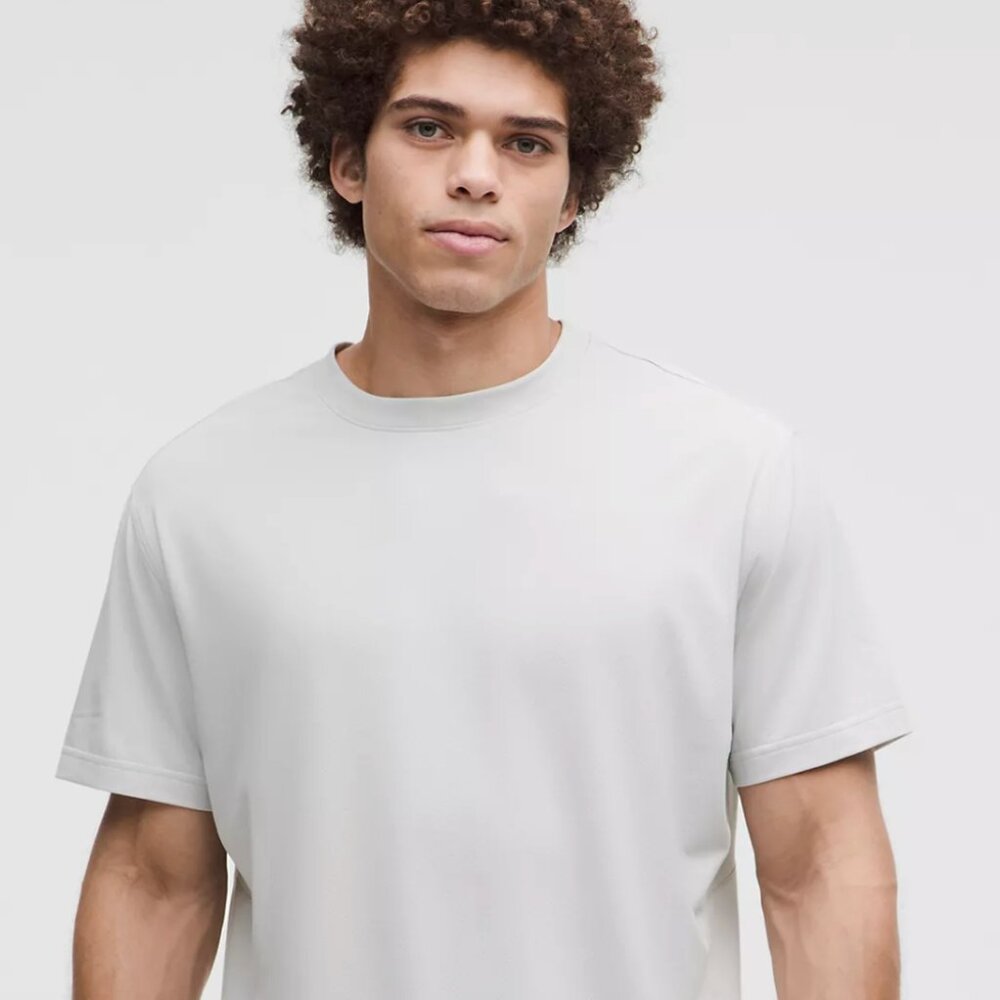 New with Tags Lululemon EasySet Training Short-Sleeve Shirt Shorter, Size Smal
